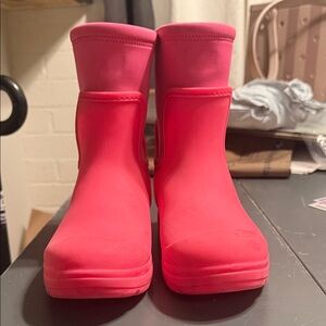 UGG Kids Boots in Bright Pink